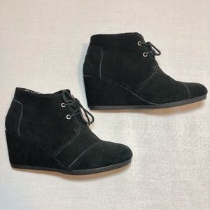 TOMS Desert Wedge Ankle/Bootie. Black. Size 7